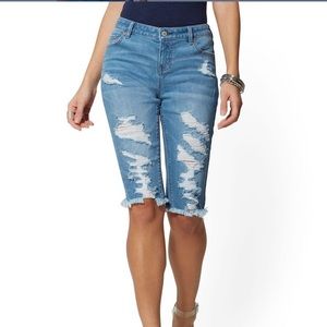 🍃HOST PICK🍃 Distressed Bermuda Shorts